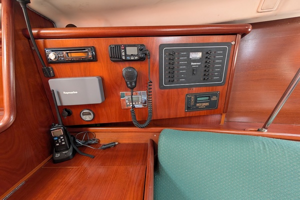 Hakuna Matata 33ft Beneteau Yacht For Sale