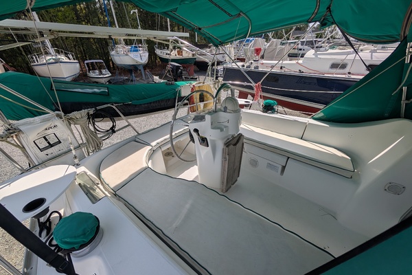 Hakuna Matata 33ft Beneteau Yacht For Sale