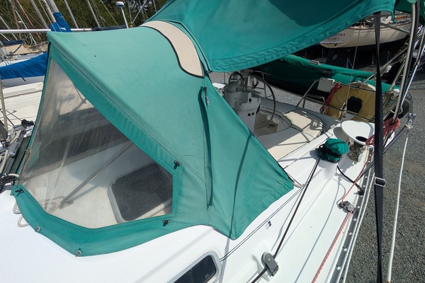 Hakuna Matata 33ft Beneteau Yacht For Sale