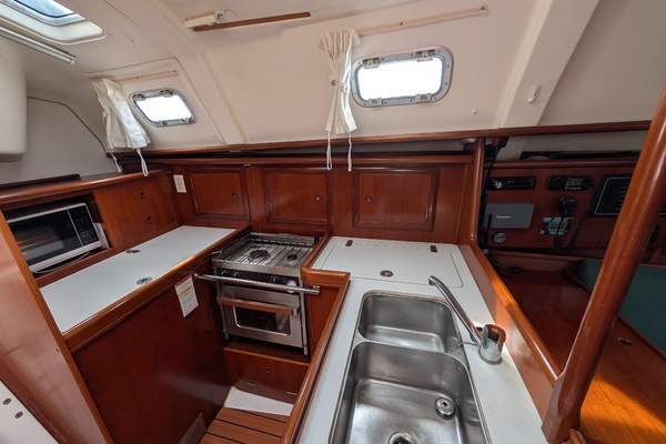 Hakuna Matata 33ft Beneteau Yacht For Sale