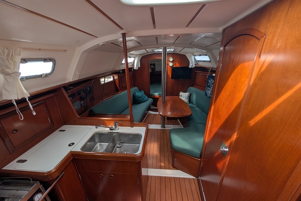 Hakuna Matata 33ft Beneteau Yacht For Sale