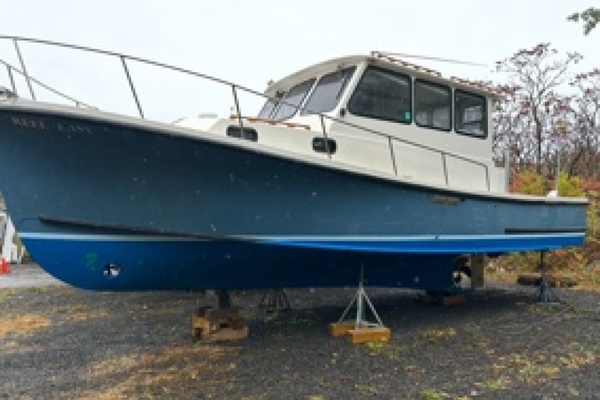 REEL EASY 35ft Eastern Yacht For Sale