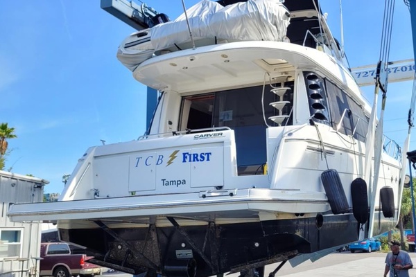 59ft Carver Yacht For Sale