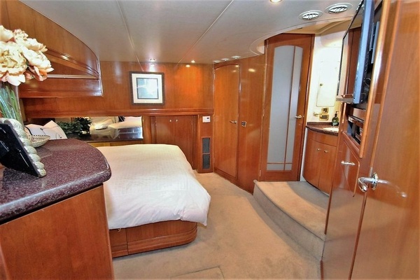 59ft Carver Yacht For Sale