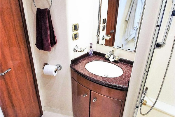 59ft Carver Yacht For Sale