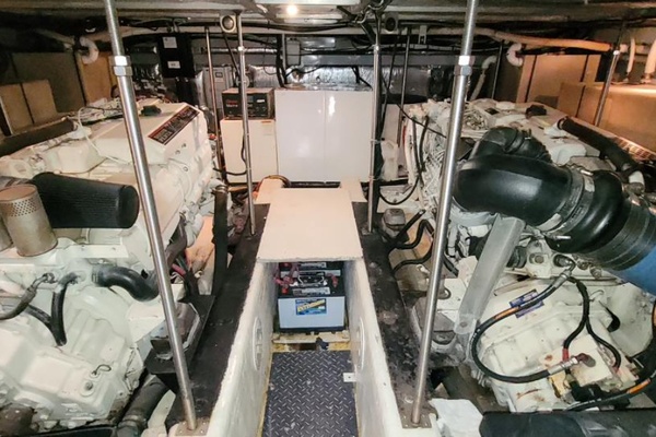 59ft Carver Yacht For Sale