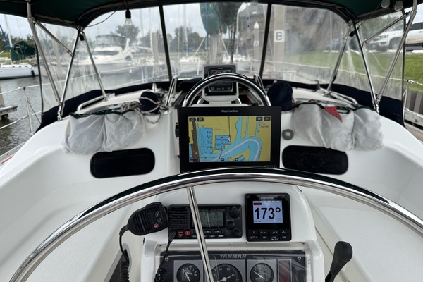 Grateful Too 40ft Hunter Yacht For Sale