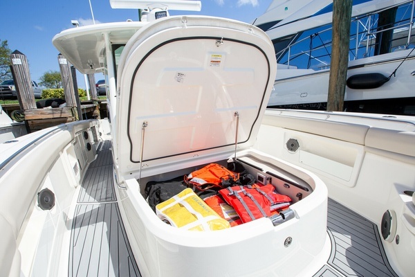 2019 Boston Whaler 38