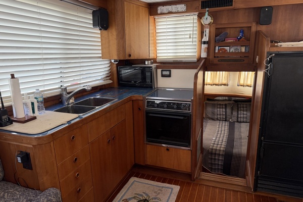 TRES DIAS III 36ft Sabreline Yacht For Sale