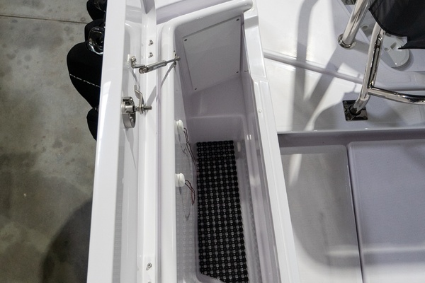 Stock 20 37ft Axopar Yacht For Sale