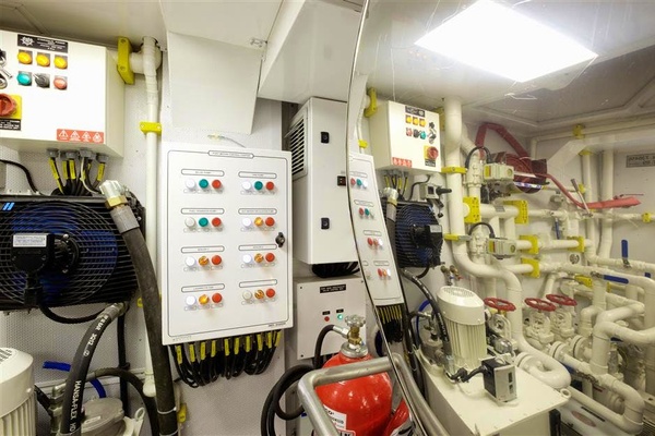 SHU U RITE 111ft Curvelle Yacht For Sale