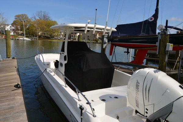 Photo of the 2021 Boston Whaler 270 Dauntless