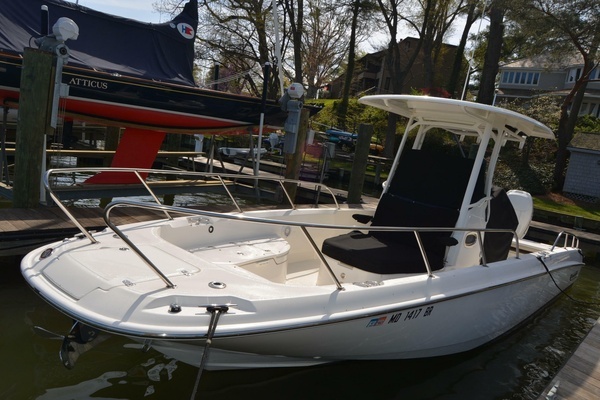 Photo of the 2021 Boston Whaler 270 Dauntless