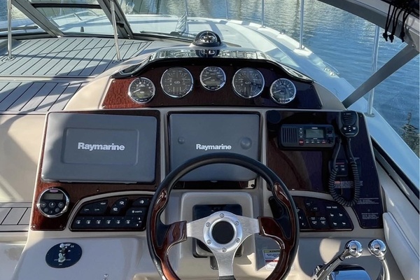 Photo of the 2008 Sea Ray 330 Sundancer