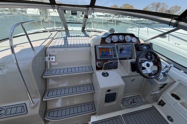 33ft Sea Ray Yacht For Sale