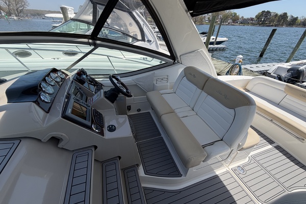 33ft Sea Ray Yacht For Sale