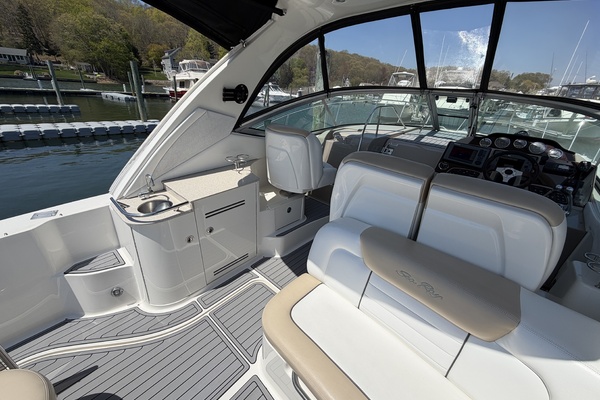 33ft Sea Ray Yacht For Sale