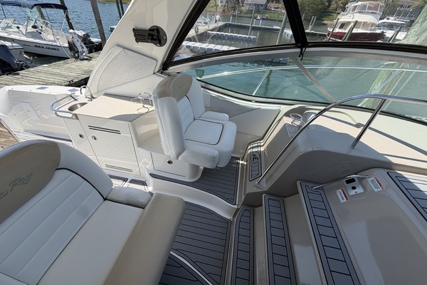 33ft Sea Ray Yacht For Sale