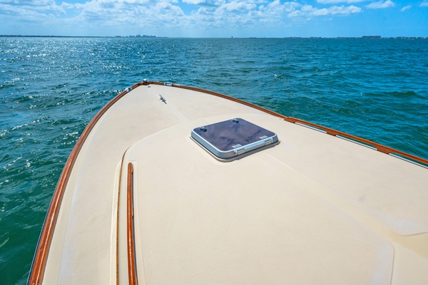 1998 36 Hinckley Picnic Boat Bow