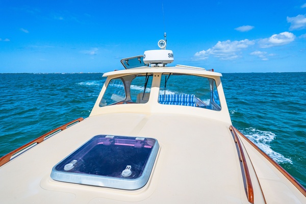 1998 36 Hinckley Picnic Boat Bow