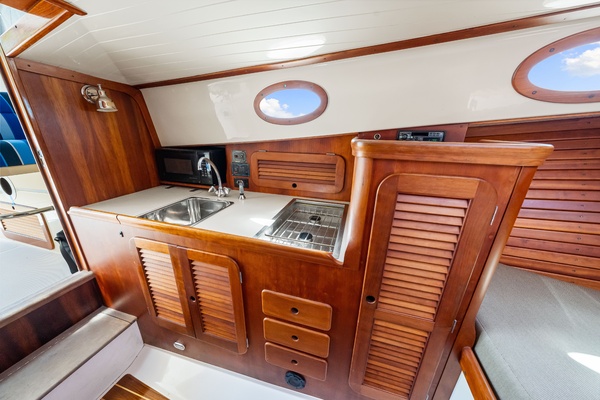 1998 36 Hinckley Picnic Boat Galley