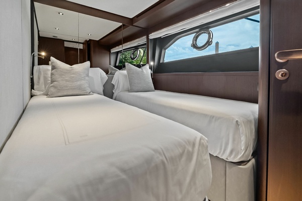 LADY F 86ft Ferretti Yachts Yacht For Sale