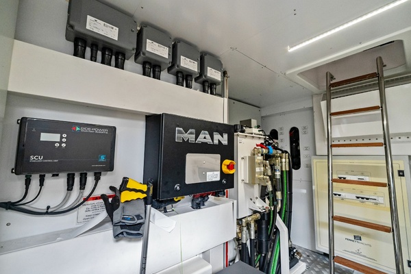 LADY F 86ft Ferretti Yachts Yacht For Sale