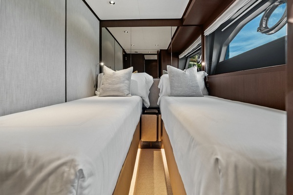 2023 Ferretti Yachts 86