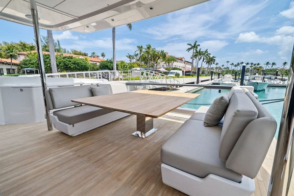 LADY F 86ft Ferretti Yachts Yacht For Sale