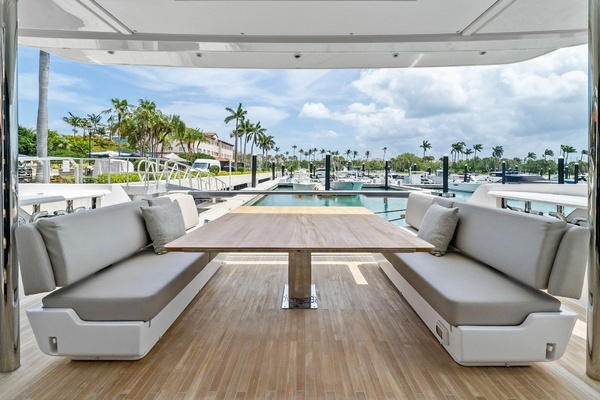 2023 Ferretti Yachts 86