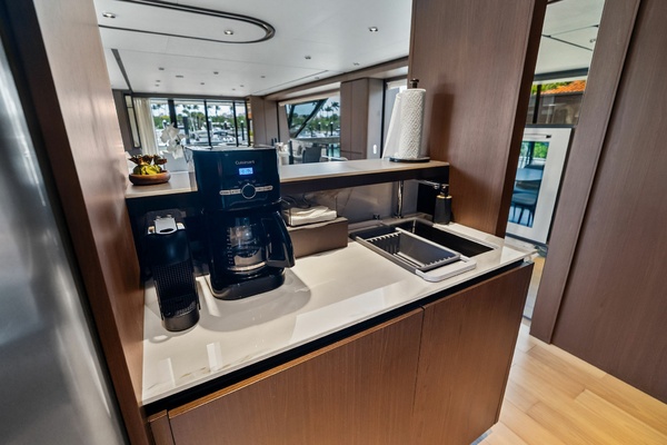 LADY F 86ft Ferretti Yachts Yacht For Sale