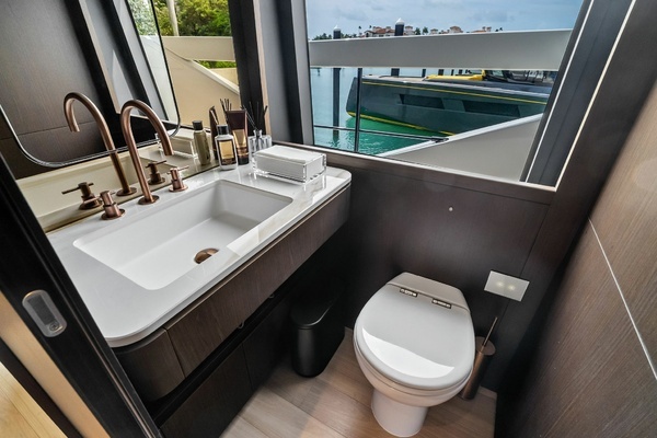 2023 Ferretti Yachts 86