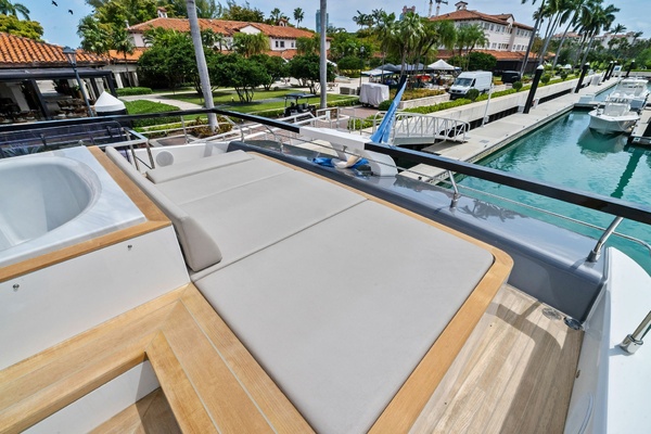 LADY F 86ft Ferretti Yachts Yacht For Sale