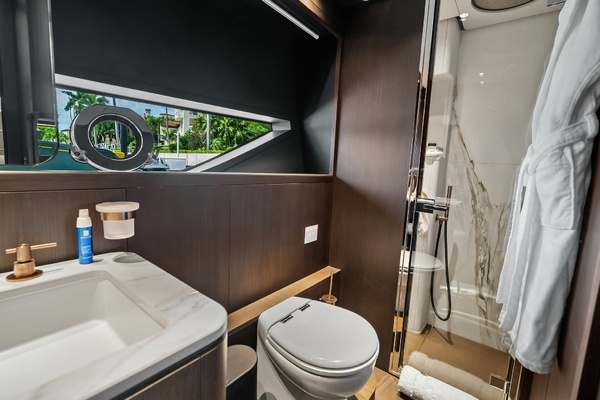 2023 Ferretti Yachts 86