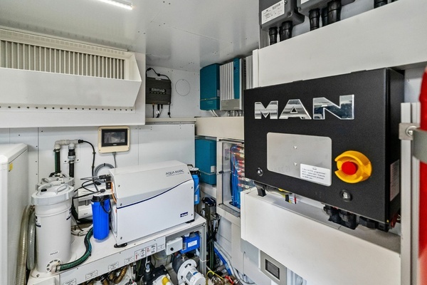 2023 Ferretti Yachts 86