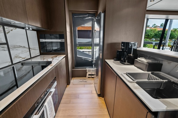 2023 Ferretti Yachts 86