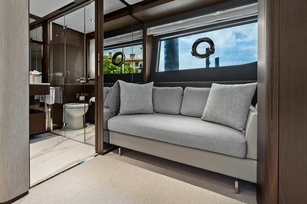 LADY F 86ft Ferretti Yachts Yacht For Sale