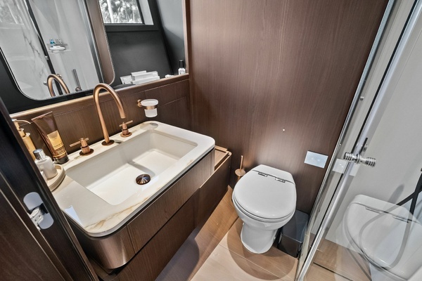 2023 Ferretti Yachts 86