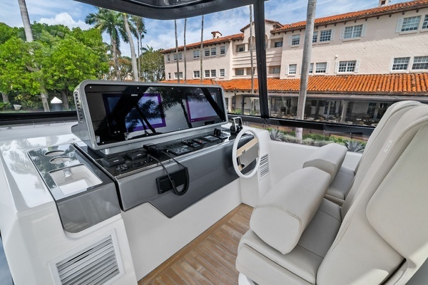 2023 Ferretti Yachts 86