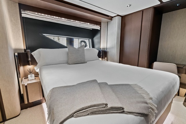 2023 Ferretti Yachts 86