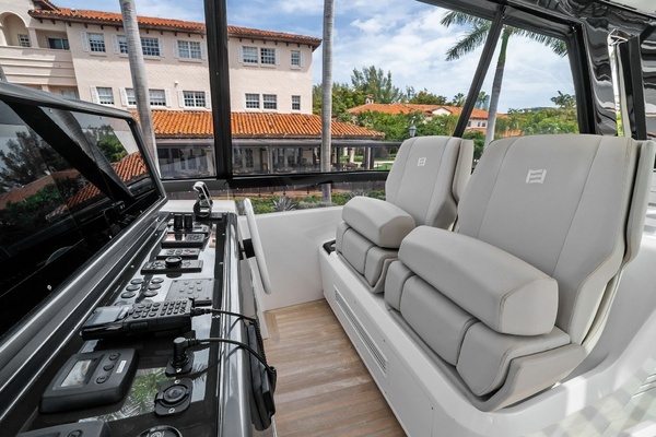 2023 Ferretti Yachts 86