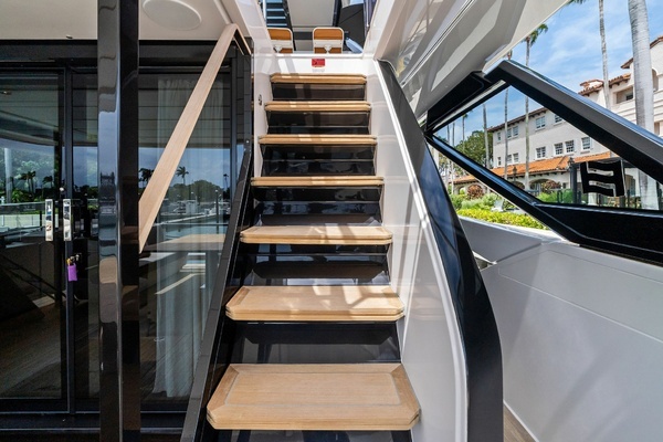 2023 Ferretti Yachts 86