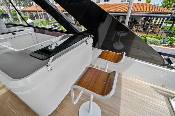 2023 Ferretti Yachts 86