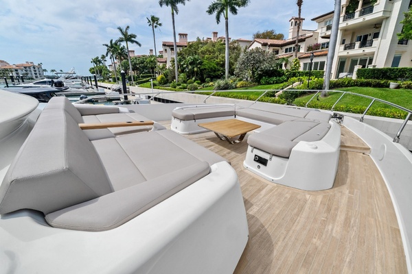 LADY F 86ft Ferretti Yachts Yacht For Sale