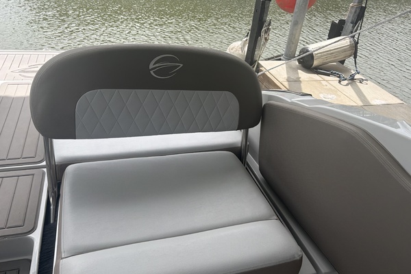 2018 Crownline 30