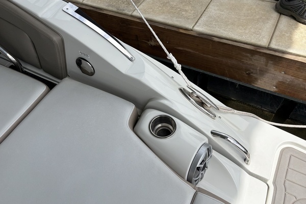 30ft Crownline Yacht For Sale