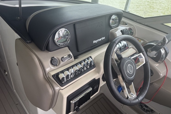 30ft Crownline Yacht For Sale