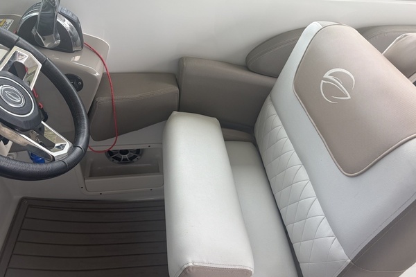 30ft Crownline Yacht For Sale