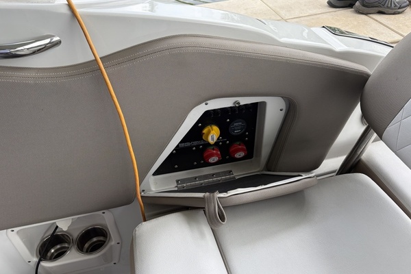 30ft Crownline Yacht For Sale