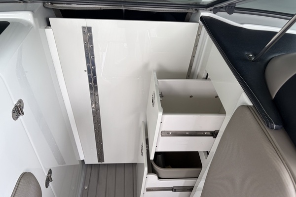 30ft Crownline Yacht For Sale